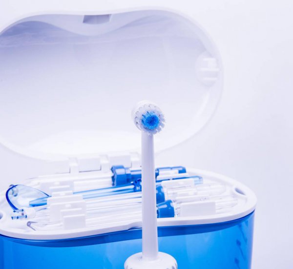 先刷牙还是先用冲牙器