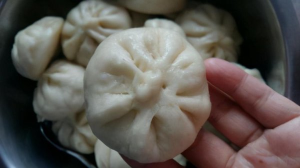 蒸包子为啥一掀锅就塌陷