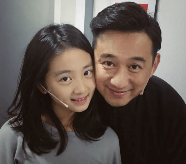 女儿颜值高不高主要看爸爸