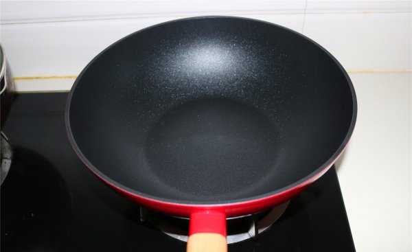 新的不粘锅需要开锅吗