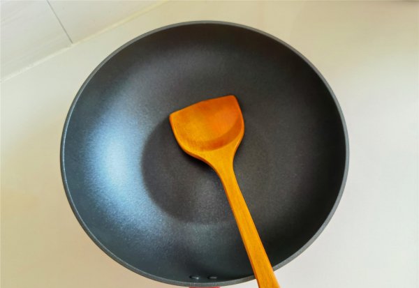 新的不粘锅需要开锅吗