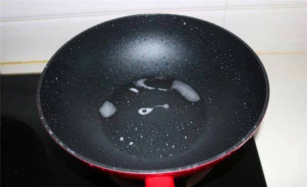 新的不粘锅需要开锅吗