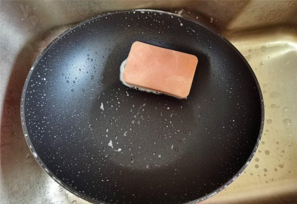 新的不粘锅需要开锅吗