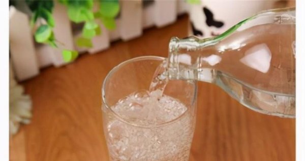 已经干了的红酒渍怎么洗