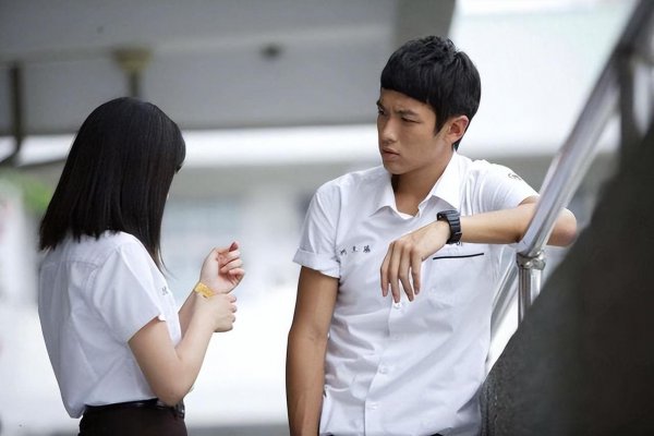 初中生谈恋爱家长怎么正确引导女孩