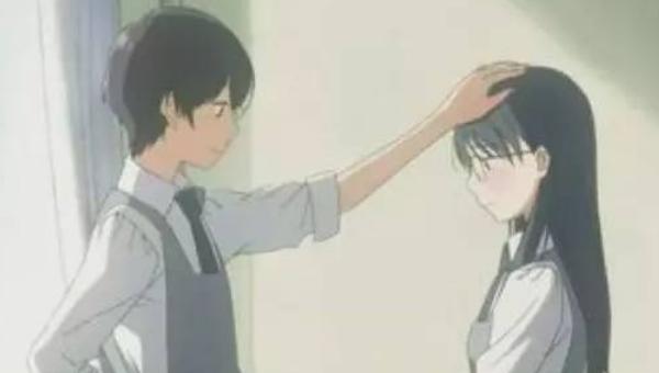 被男生摸头代表什么意思