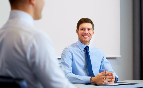 性格内向不爱说话怎么改变