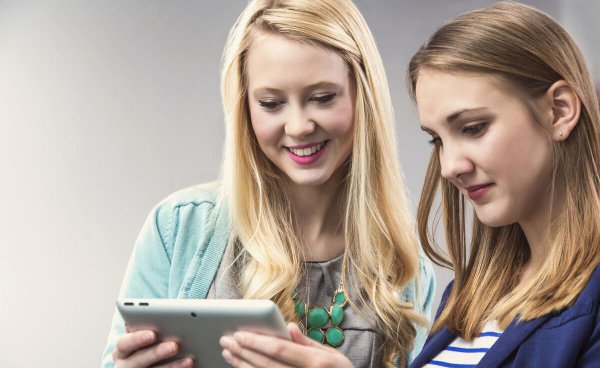 性格内向不爱说话怎么改变