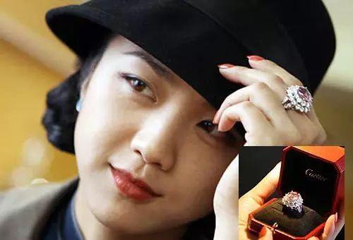 鸽子蛋钻戒是几克拉