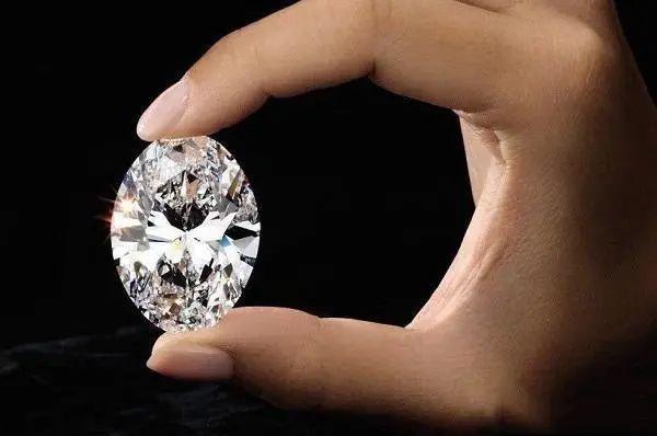 鸽子蛋钻戒是几克拉