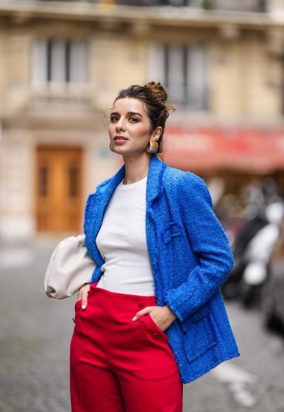 克莱因蓝配什么颜色