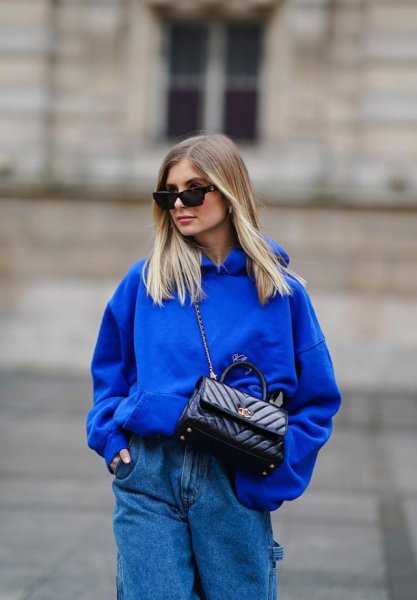 克莱因蓝配什么颜色