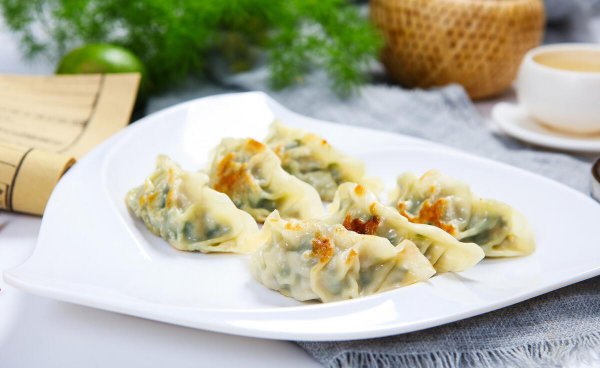 严重冻成一坨的饺子怎么吃