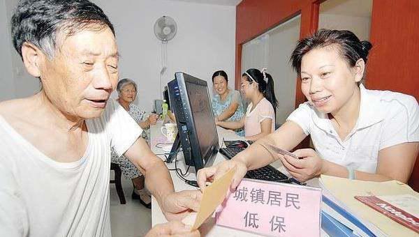 交了社保会取消低保吗