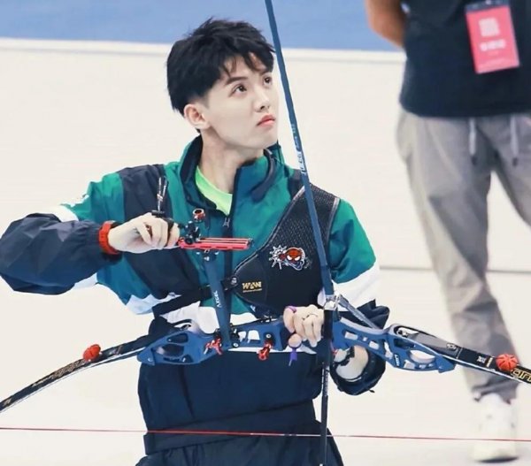 周峻纬学历是什么学校