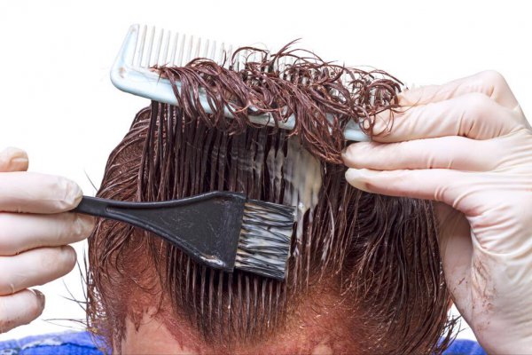 染发要不要先洗头发