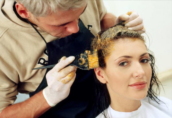 染发要不要先洗头发