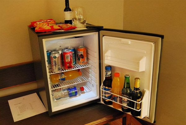 冰箱侧面烫手有危险吗