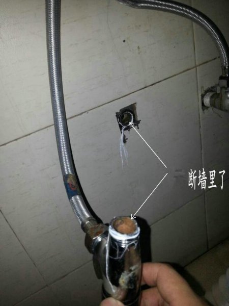 角阀断了怎么取出来