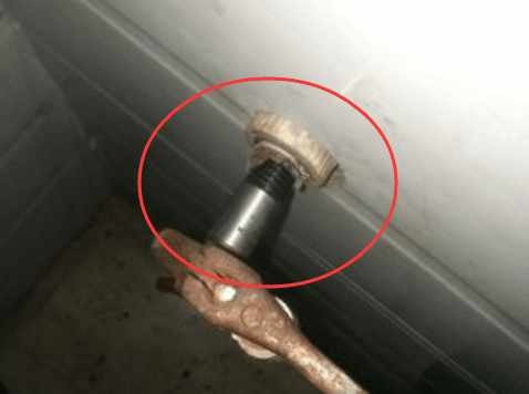 角阀断了怎么取出来