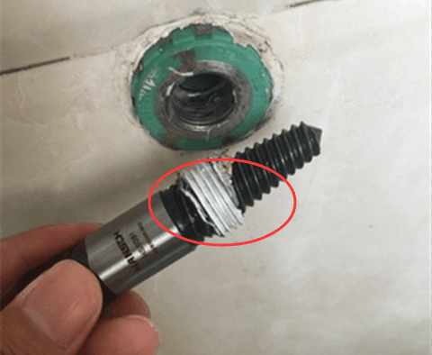 角阀断了怎么取出来