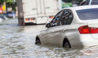 水淹车怎么自救 水淹轿车正确自救逃生法