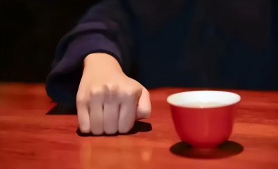 什么是叩指礼有几种手势 喝茶时应该如何行叩指礼
