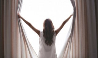 怎样挑选窗帘的颜色和款式 如何挑选合适的窗帘