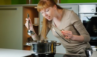 煲汤中途加水可以吗 中途煲汤可以加水吗