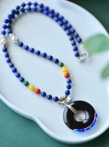 青金石什么颜色最贵 青金石最值钱的颜色是哪个