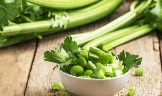 怎么挑新鲜的芹菜叶子呢 挑新鲜的芹菜叶子有什么技巧