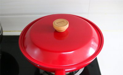 新的不粘锅需要开锅吗 不粘锅养护好轻松用2年