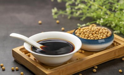 蒸鱼豉油是蒸前放还是蒸后放 蒸鱼豉油什么时候放才好