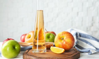 煮的苹果水可以晚上喝吗 晚上吃苹果煮水好不好