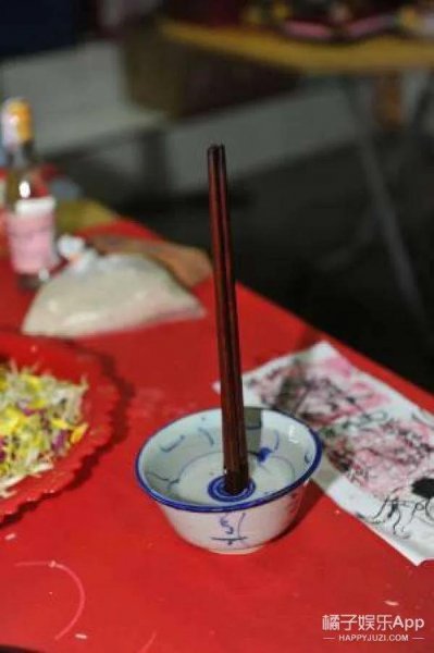 民间立筷子是什么原理