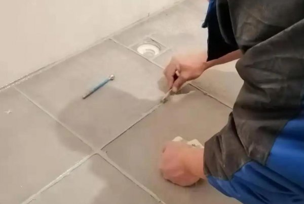 环氧彩砂好还是美缝剂好