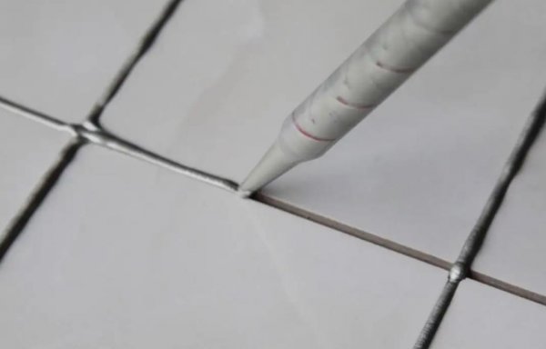 环氧彩砂好还是美缝剂好