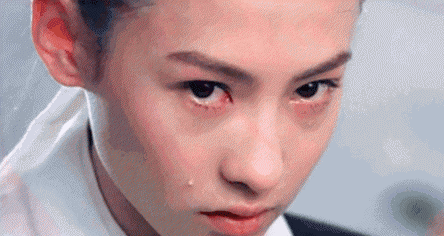 表演时如何快速哭出眼泪