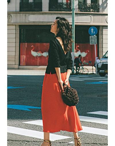 黑上衣配什么颜色裤子