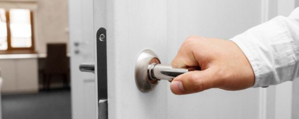 如何选择室内门的颜色