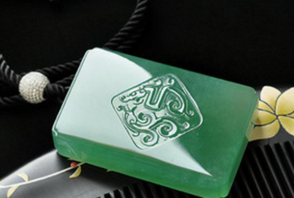 翡翠鉴定证书怎么查真伪