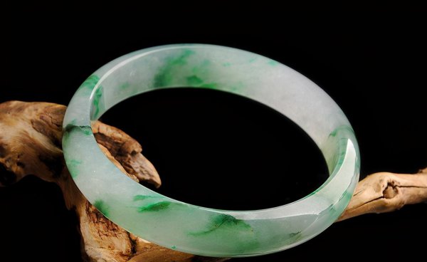 翡翠鉴定证书怎么查真伪