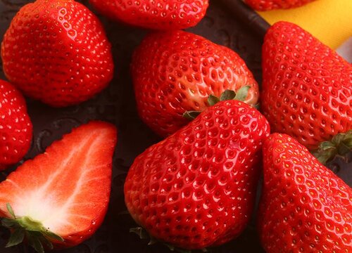 小猫可以吃草莓吗