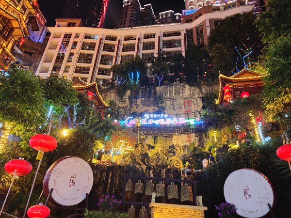 洪崖洞几点关灯