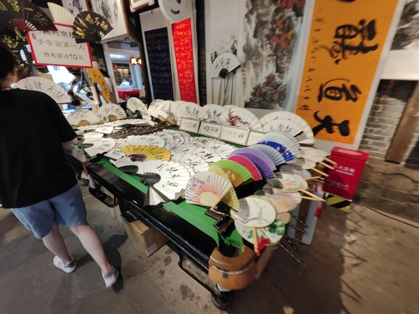 洪崖洞几点关灯