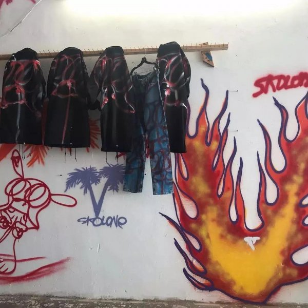 为什么说穿vlone是土狗