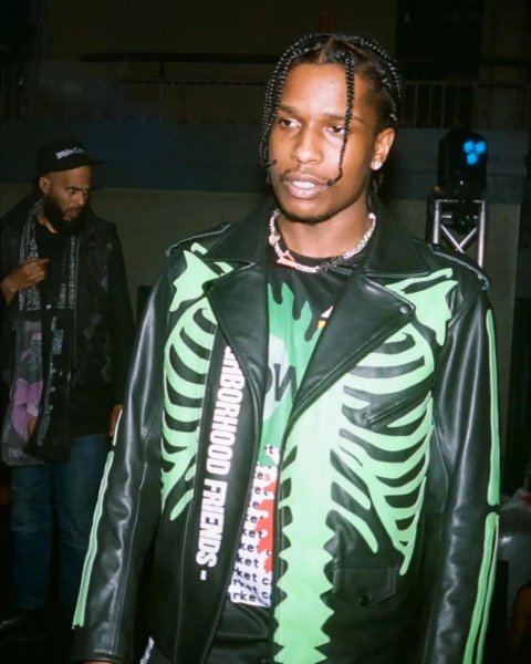 为什么说穿vlone是土狗