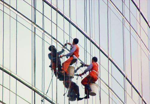 下雨外墙向内墙渗水如何修理