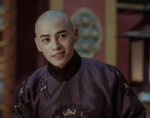 历史上乾隆是雍正亲生的吗