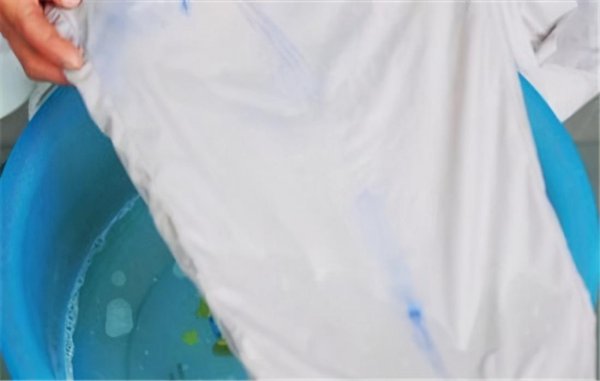 水性笔墨水弄到衣服上怎么洗